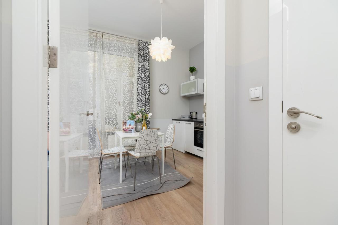 Central Planty Park Apartment Lobzowska By Noclegi Renters Cracovia Exterior foto